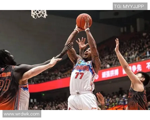 昆汀-皮特森在CBA比赛中引发球迷热议